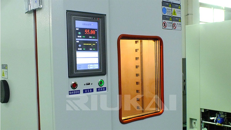 高低溫交變濕熱試驗箱（xiāng）做LED壽命測試