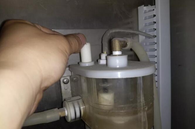 恒溫恒濕試（shì）驗箱水位水杯