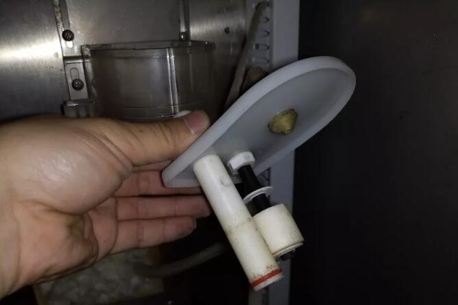 恒溫恒濕（shī）試（shì）驗箱水箱