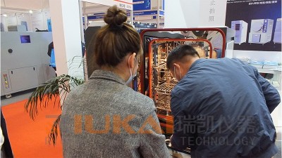 高低溫試驗（yàn）箱定製