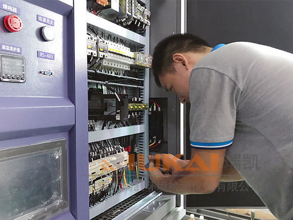 三綜合振動試（shì）驗台