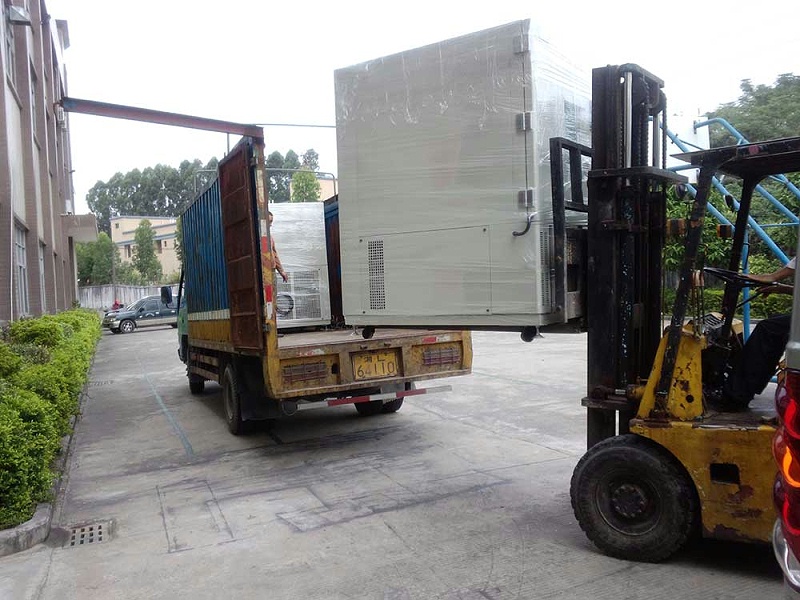 恒（héng）溫恒濕試（shì）驗箱裝車圖