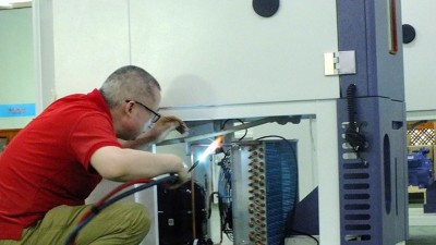 高低溫試驗（yàn）箱