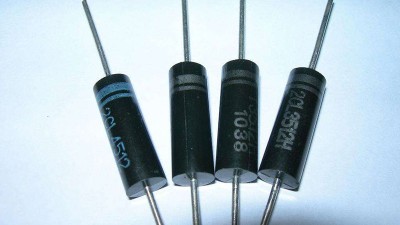 電子元器件（jiàn）高低溫帶電老化篩選工（gōng）藝