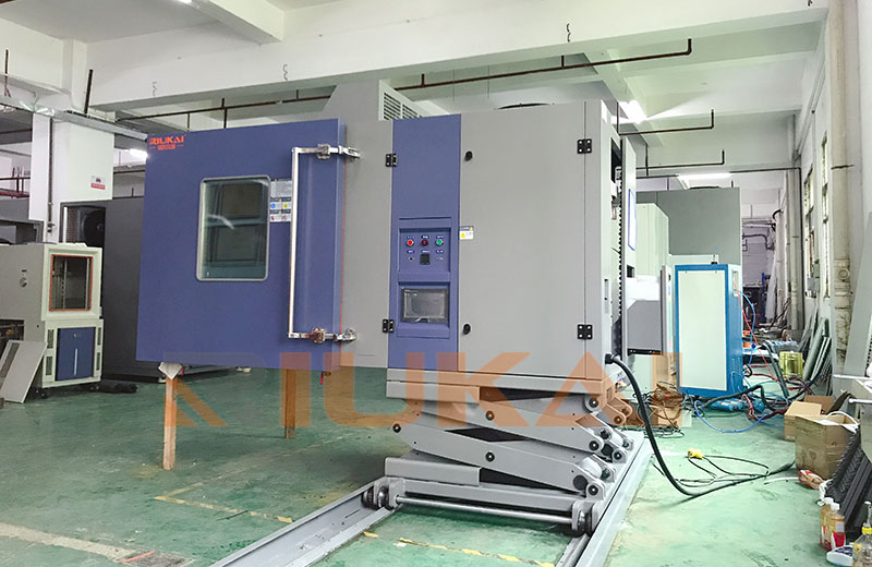 溫濕（shī）度（dù）振動三綜合試驗（yàn）箱