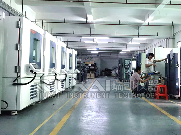 可程式恒溫恒濕試（shì）驗機