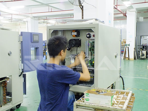 高低溫（wēn）濕熱試驗箱