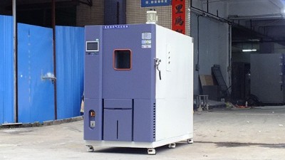 中控玻璃<i style='color:red'>高溫（wēn）高濕試驗（yàn）箱</i>的研製